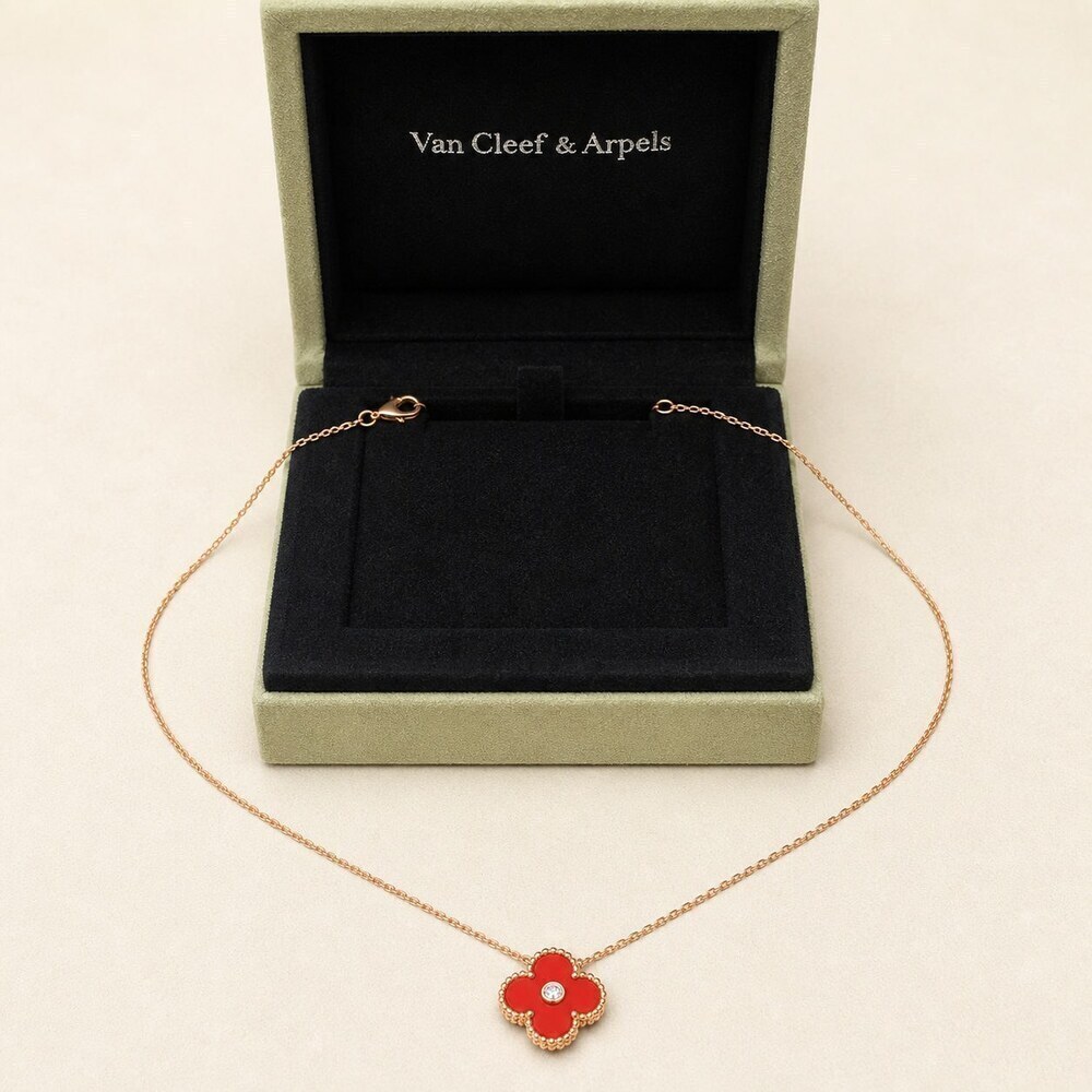 &Van Cleef & Arpels Necklace Vintage Alhambra Pendant Red Yellow Gold 18k